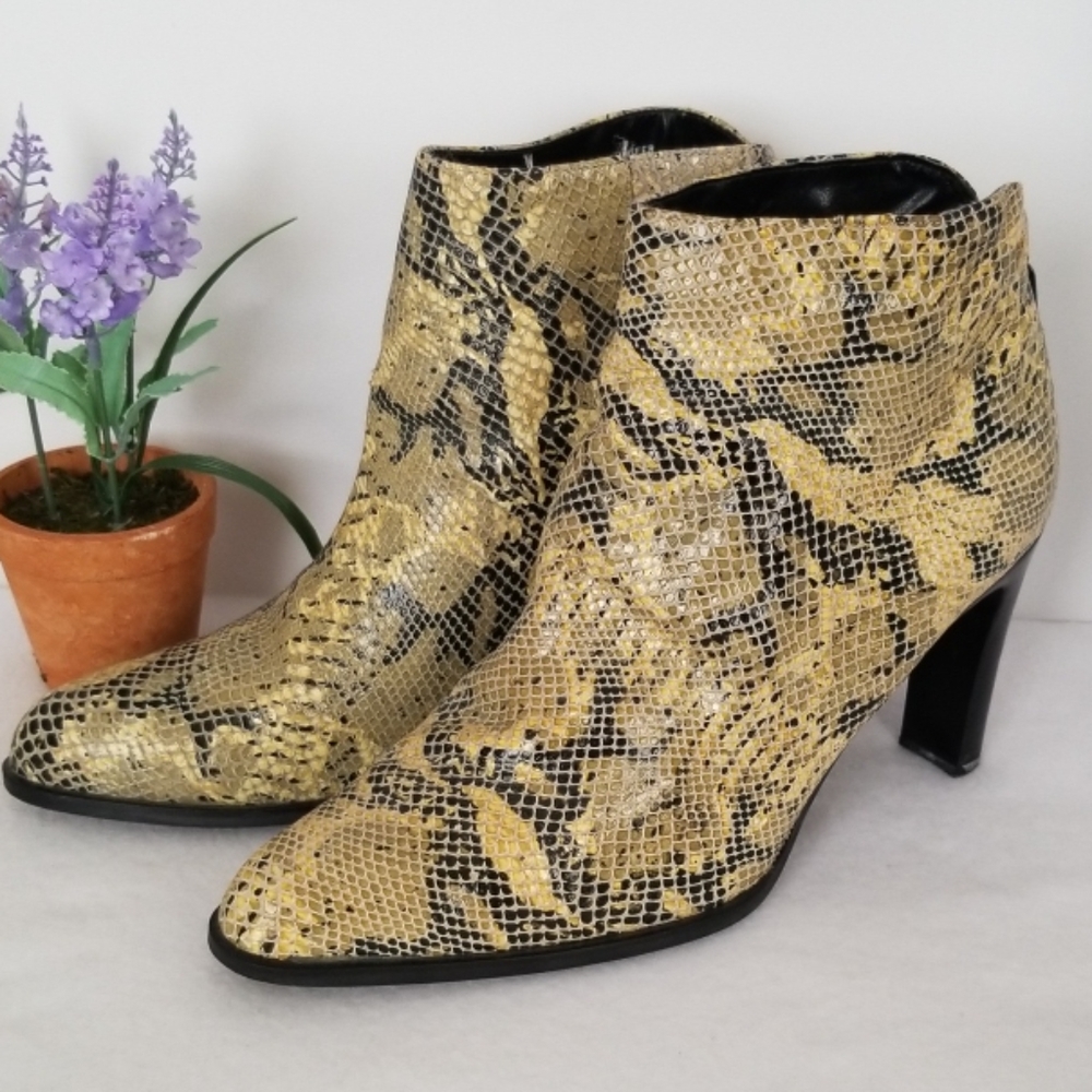 Sam &  Libby Snakeskin Jennifer Booties Sz 9